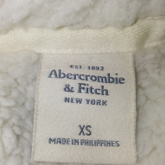 Fluffy lined grey Abercombie & Fitch jacket - Picture 3 of 3